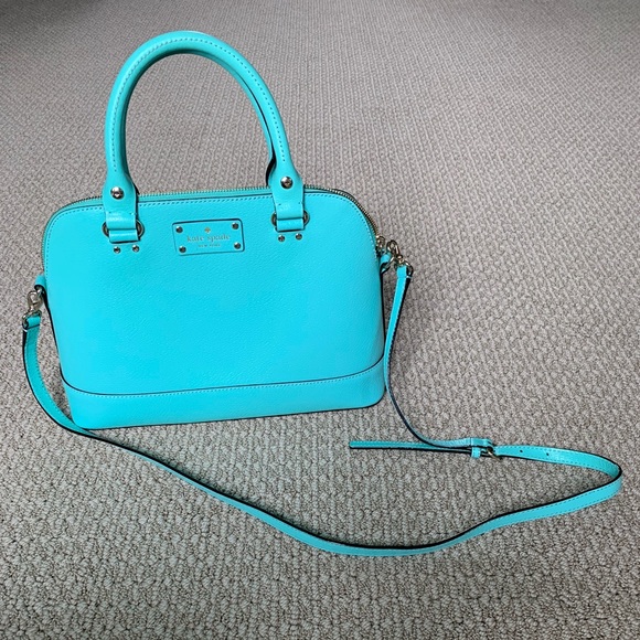 kate spade Handbags - ⏰ - Excellent condition - medium summer tote!